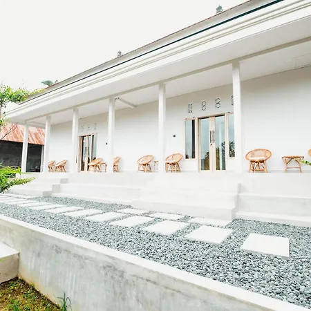 Queenara Local House