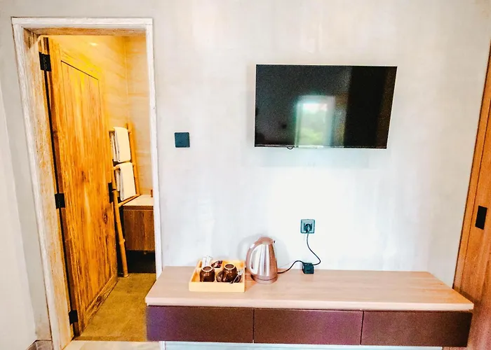 Queenara Local House بيت ضيافة بادونج