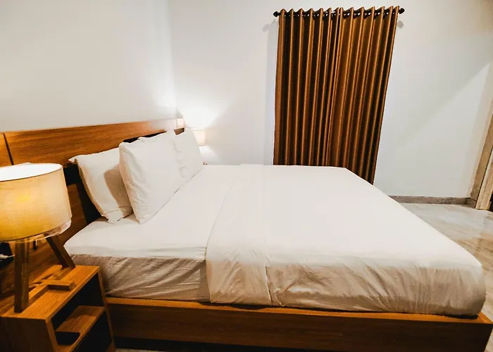 Queenara Local House 3*