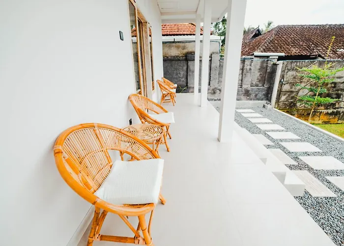 Queenara Local House 3* بادونج