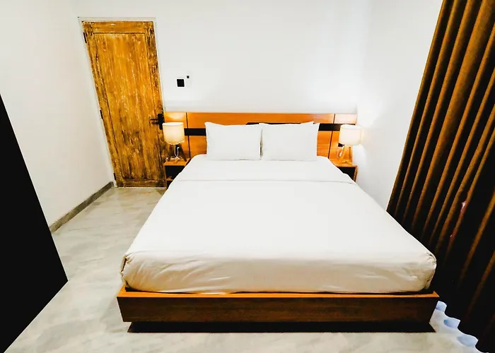 Queenara Local House 3* بادونج