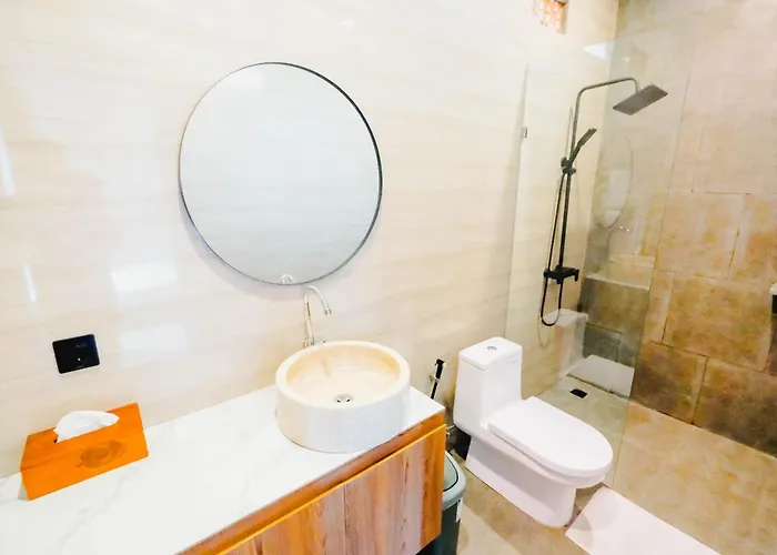 Queenara Local House 3* بادونج