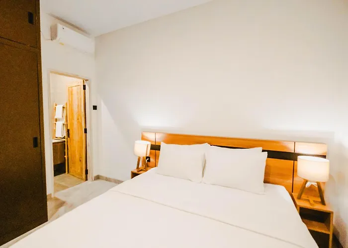 Queenara Local House بيت ضيافة بادونج