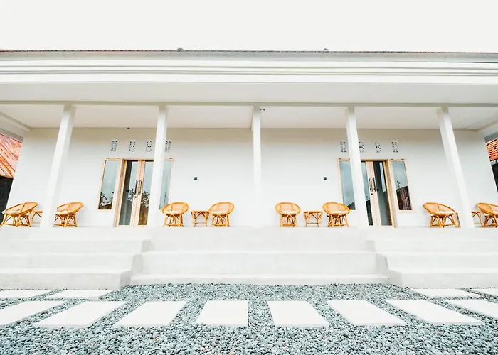Queenara Local House 3*