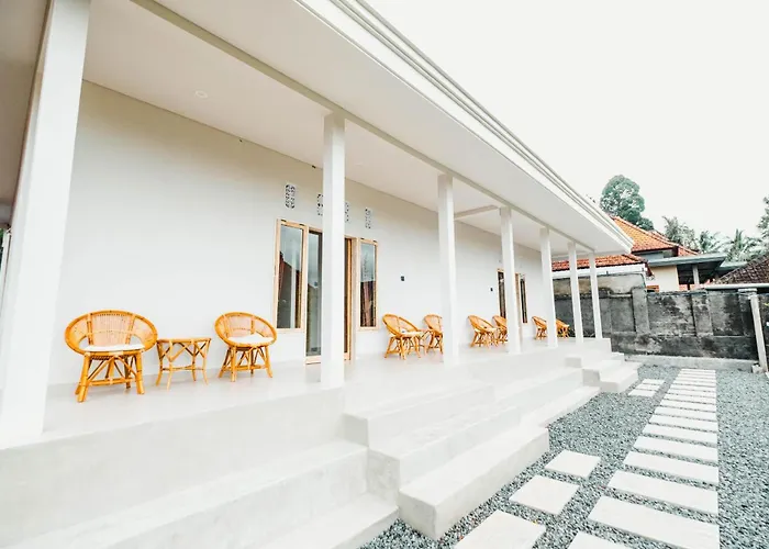 Queenara Local House بيت ضيافة