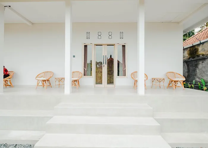 Queenara Local House 3*