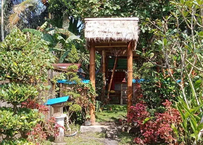 Queenara Local House 3* بادونج