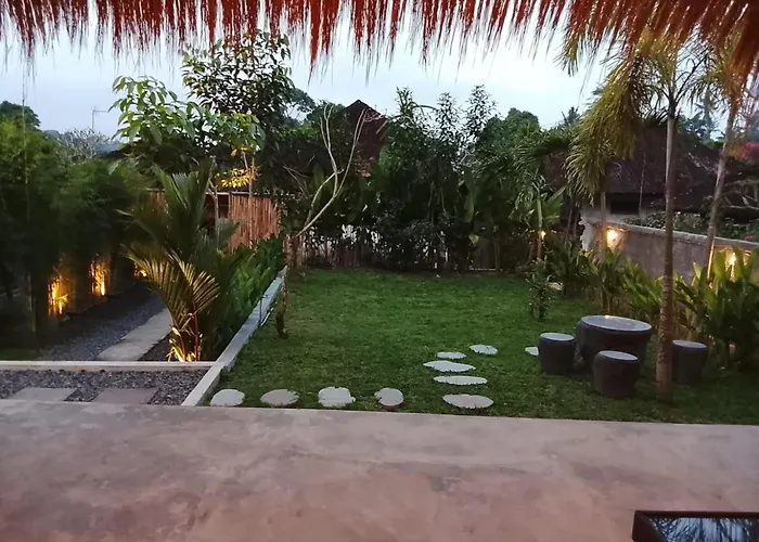 بيت ضيافة Queenara Local House بادونج